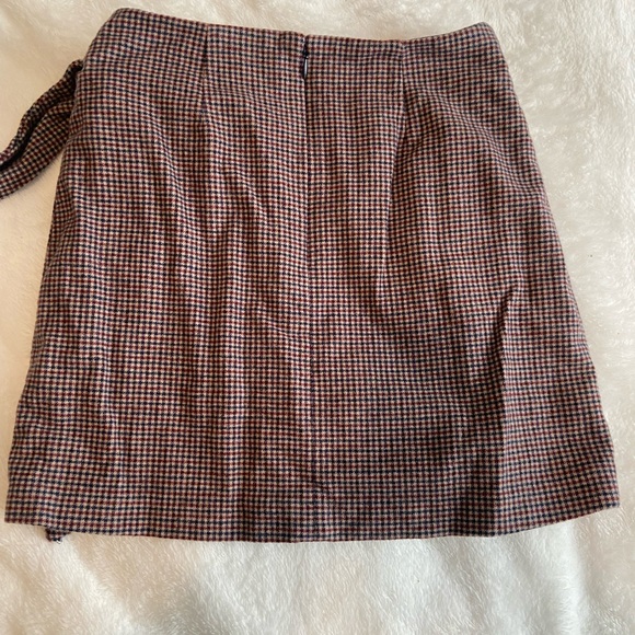 Aritzia Wil­fred Wrap Style Muted Red&Blue Plaid Wool Cashmere Mini Skirt Size 2 - Picture 3 of 6